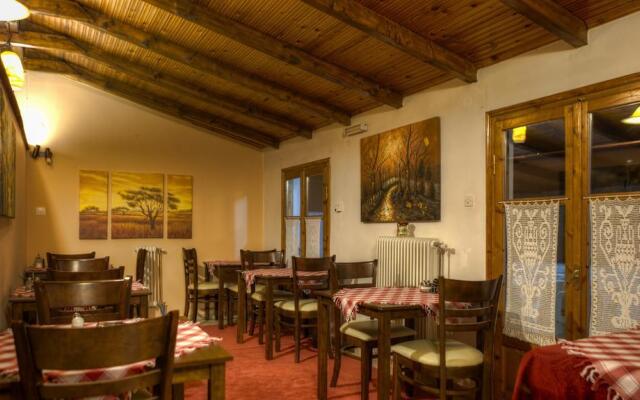 Charoula Rooms