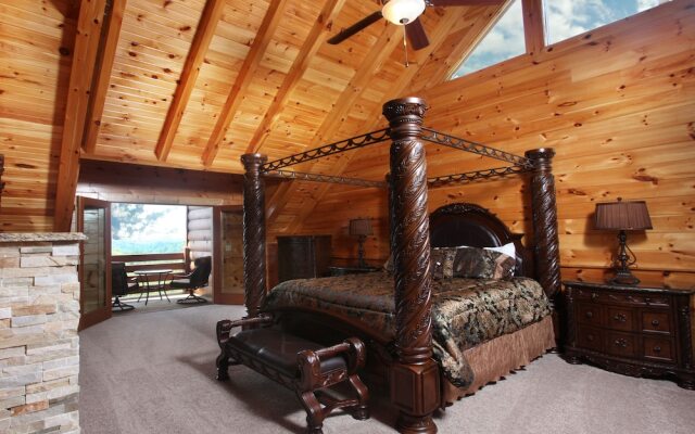 Serenity Mountain Pool Lodge - Nine Bedroom Cabin