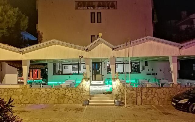 Arya Hotel