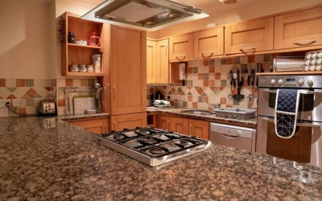3-bed Apartment 5 Mins Walk to Boscombe Beach