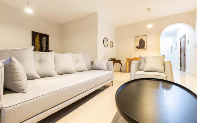 Sliema Charming: 3BR Apartment Near the Beach by 360 Estates