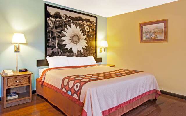 Super 8 by Wyndham Baltimore/Essex Area