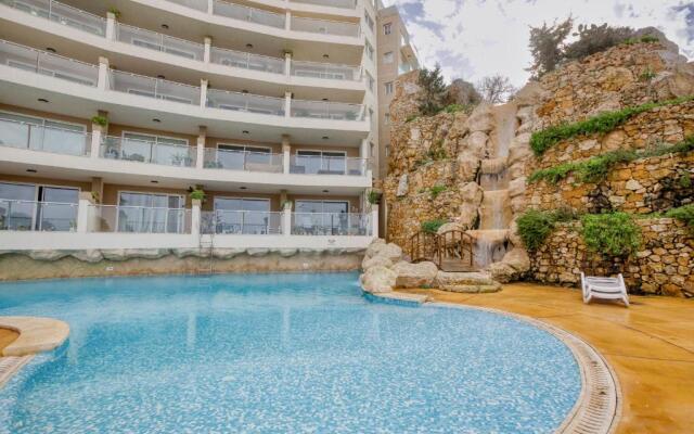Apartment with pool-Hosted by Sweetstay