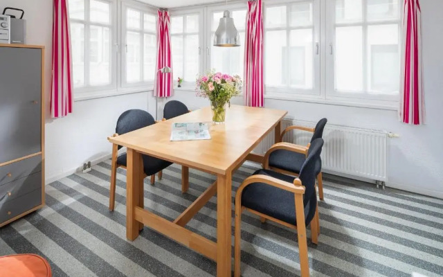 Admiral's Kap Lounge 1