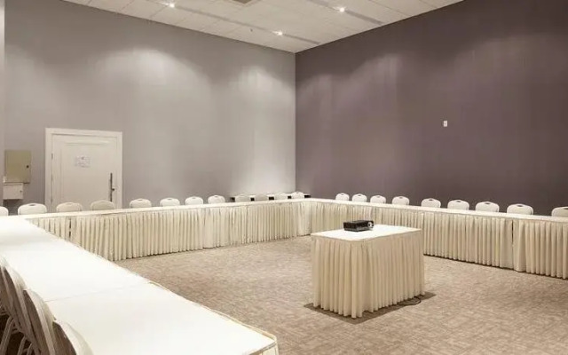 Delmond Hotel