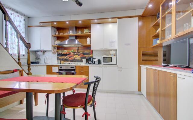 RIALTO MARKET NEW 5pax 3bed 2bath Wifi PowerAircnd