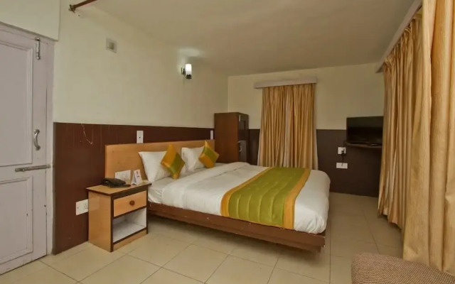 OYO 38167 Maa Charan Residency