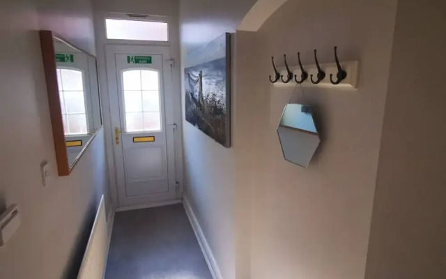 2BR Cozy Duplex in Belfast