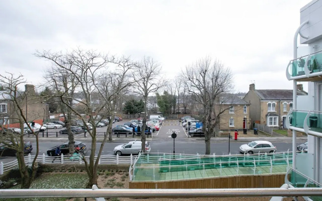 Skyvillion Tower Point Enfield 1bed W Balcony