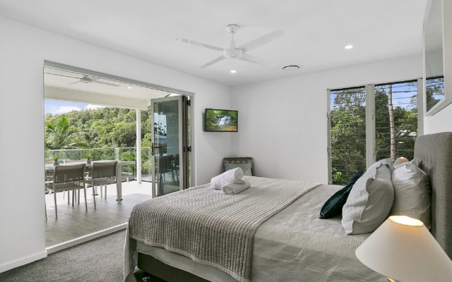 Ocean Views, Luxury Living in Noosa Heads - Unit 2/13 Angler Street – Guest Rooms – Noosa Heads