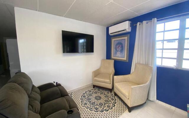 Centric 3B/1Bath near trendy Loiza Street