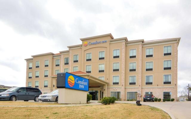 Comfort Inn & Suites Fort Worth - Fossil Creek