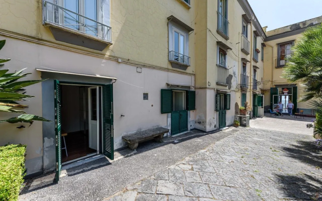 Via Annibale Caccavello 10 Primo Piano(No Front Desk Please Contact The Property 5 Days In Advance)
