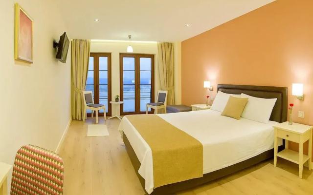 Arktos Hotel Superior Room w/ Stunning Lake View