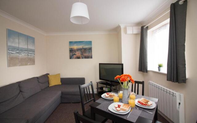 Stayzo Penthouse Accommodation 1- Premier Lodge