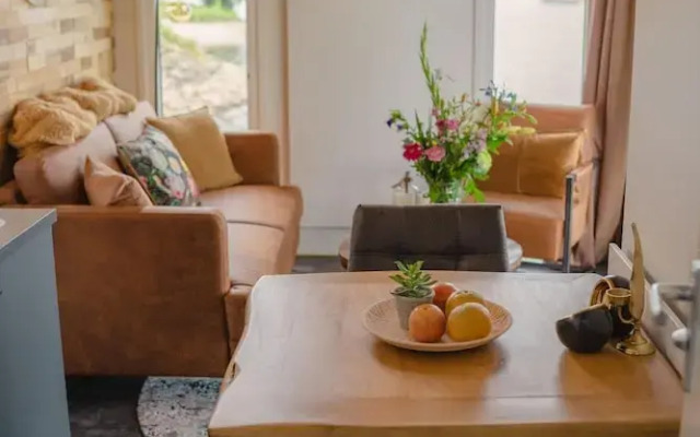 Tiny River House 2 Guest