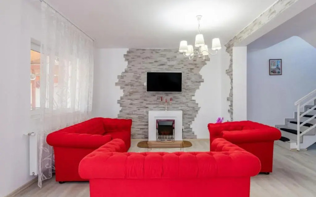 Pensiunea Casuta cu Trandafiri 2