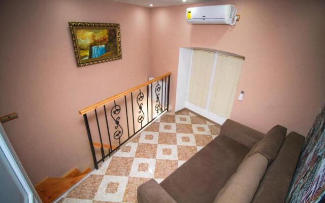Old Tbilisi Located Appt in 19th Century House