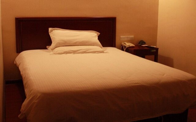 GreenTree Inn Shandong Qingdao Railway Station Square Express Hotel