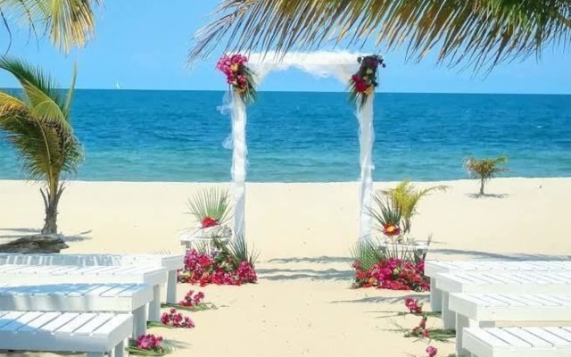 Caribbean Beach Cabanas - A PUR Hotel