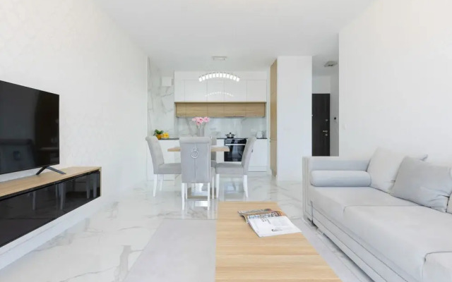 Glamour Apartment Warsaw by Renters