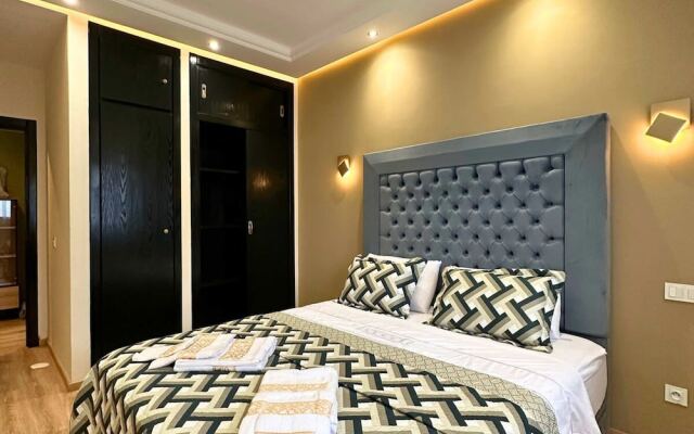 The Tropical Luxury 2BR City Centre Retreat