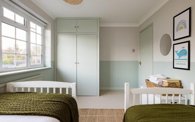 The Wycombe House - Inviting 5bdr House With Garden