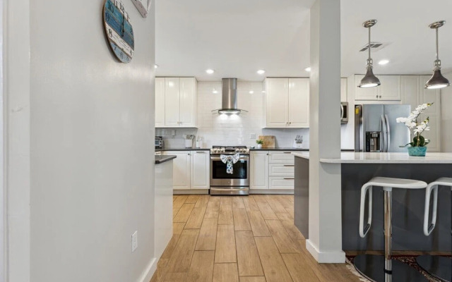 10 Colonial Drive