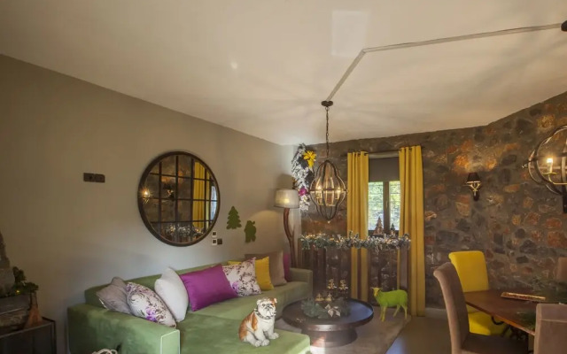 Rock Dandy Mountain House