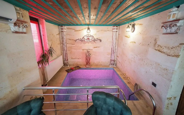 Abra Stone House