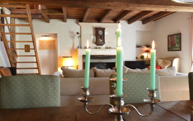 18Th Century Farmhouse With Spacious Covered Terrace Nearby Poitiers And Chinon