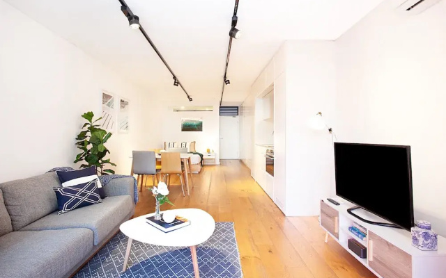 Stylish Studio With Balcony Near Darling Square