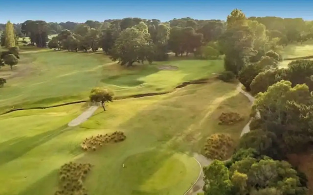 Sun, Beach, Shops, Wifi, Netflix