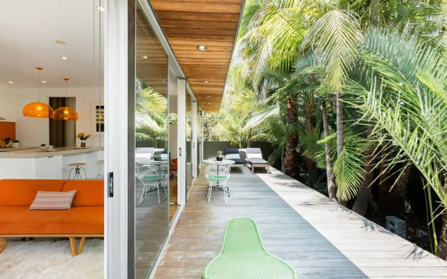 Palms Place