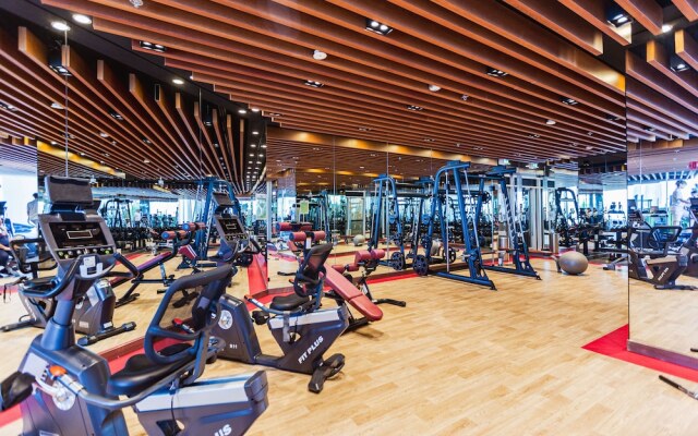 Waves - Chic Studio With Balcony Overlooking City Views