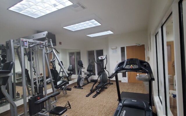 COMFORT INN &amp; SUITES