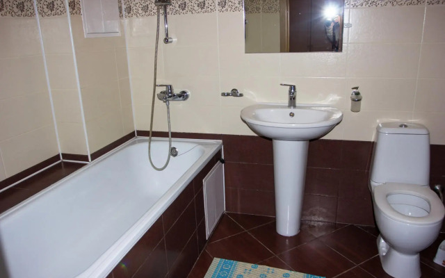 День и ночь на улице Нижняя