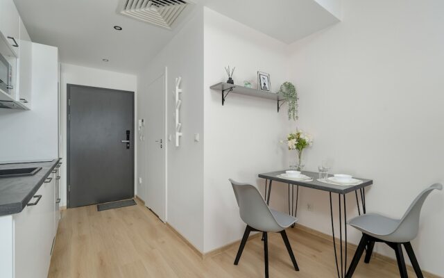 Old Market Square Studio by Renters