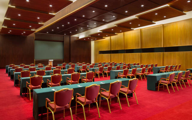 Sheraton Grand Doha Resort & Convention Hotel