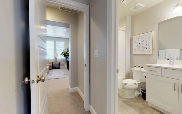 Desert Serenity 4 Bedroom Apts by Redawning