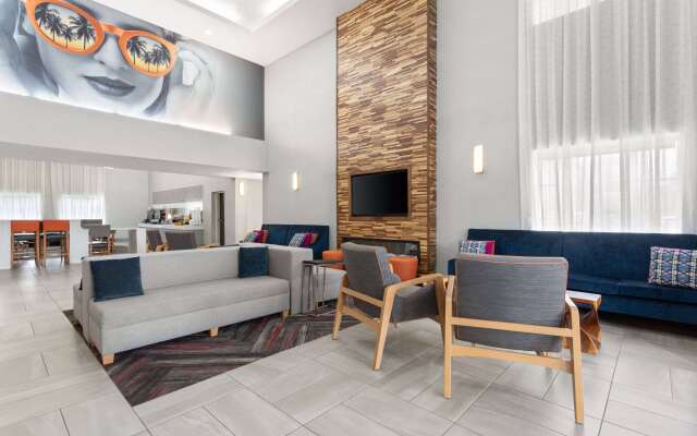 La Quinta Inn & Suites by Wyndham Ft. Pierce