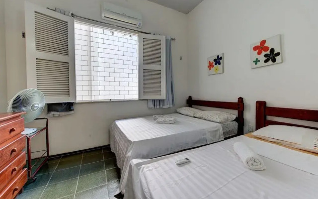 Casa com piscina privativa perto do mar