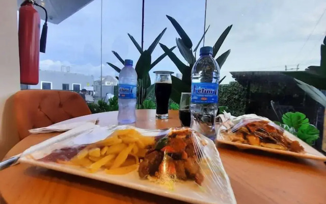 GlassTop Lounge