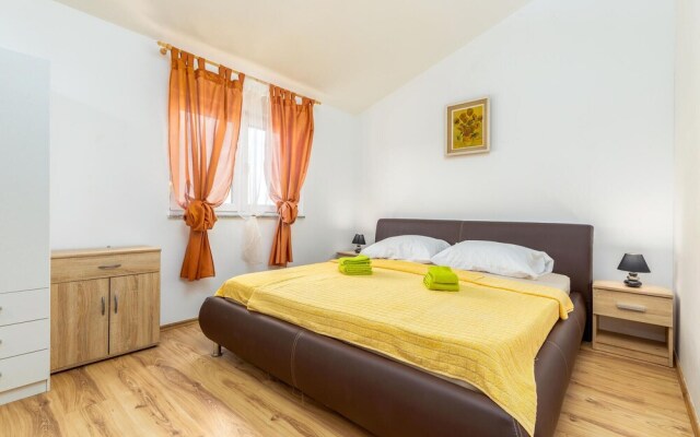 Beautiful Home in Valbandon With Wifi and 4 Bedrooms