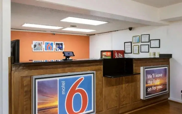 Motel 6 Holyoke MA