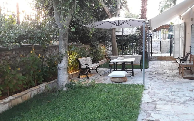 Luxury Country House in Kalamata / SP