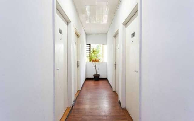 RedDoorz near Citraland Mall
