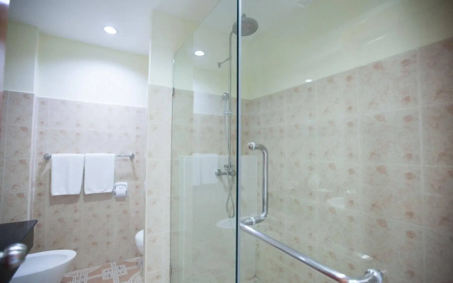 Chalong Beach Hotel Phuket