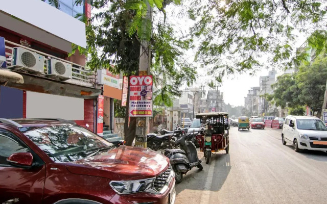 OYO Flagship 70198 Madhuban Residency