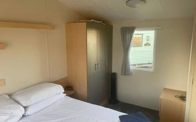 2022 Holiday Home 2 Bedroom With Decking